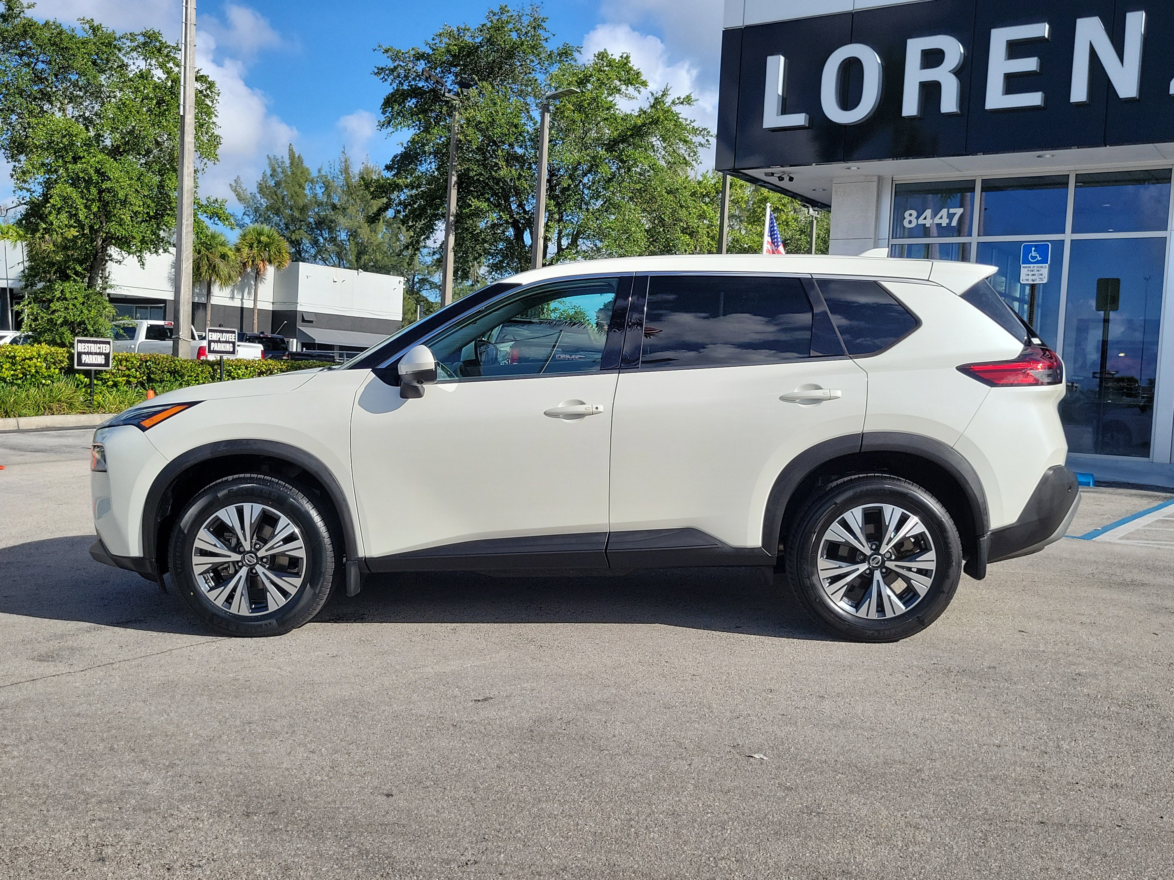 Used 2021 Nissan Rogue SV image 8