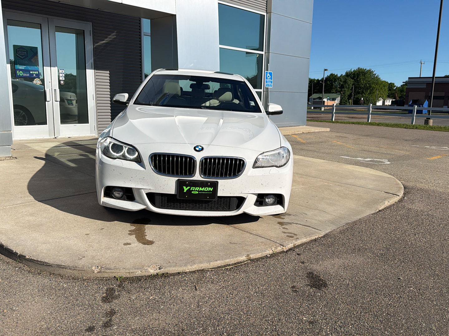 Used 2014 BMW 528i xDrive Sedan AWD/4WD image 2