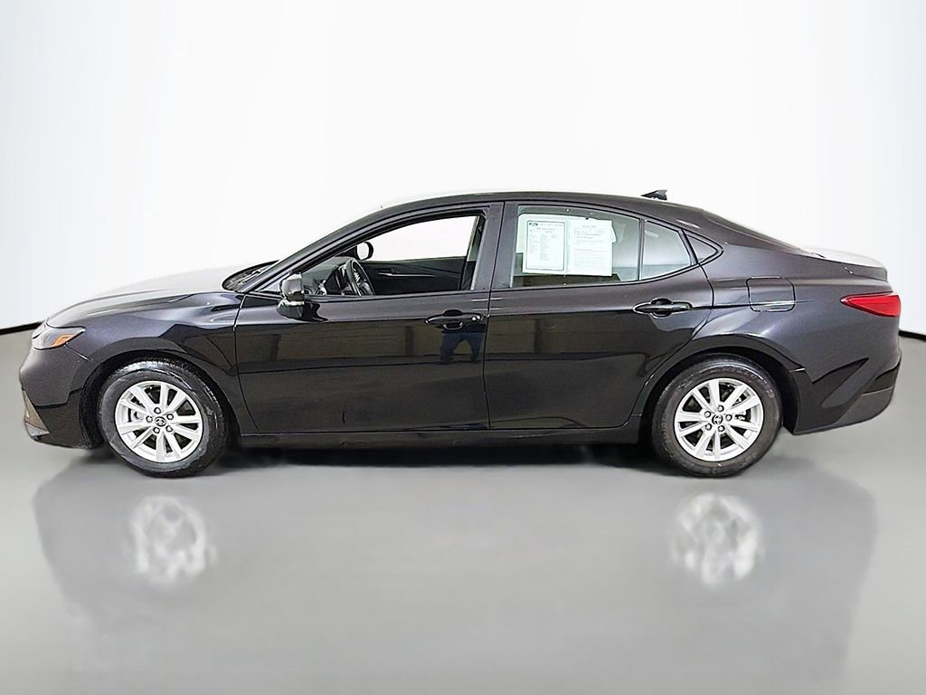 Used 2025 Toyota Camry LE image 11
