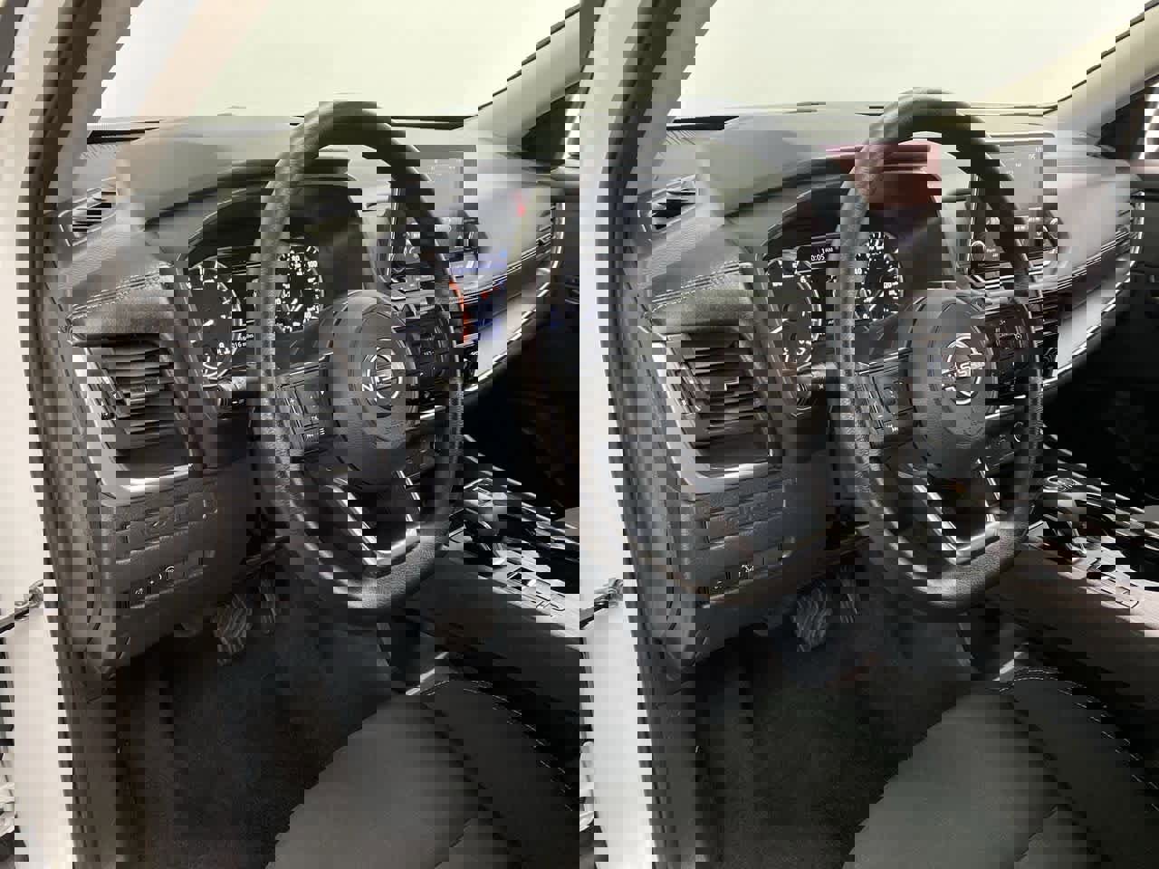 Used 2024 Nissan Rogue S image 2