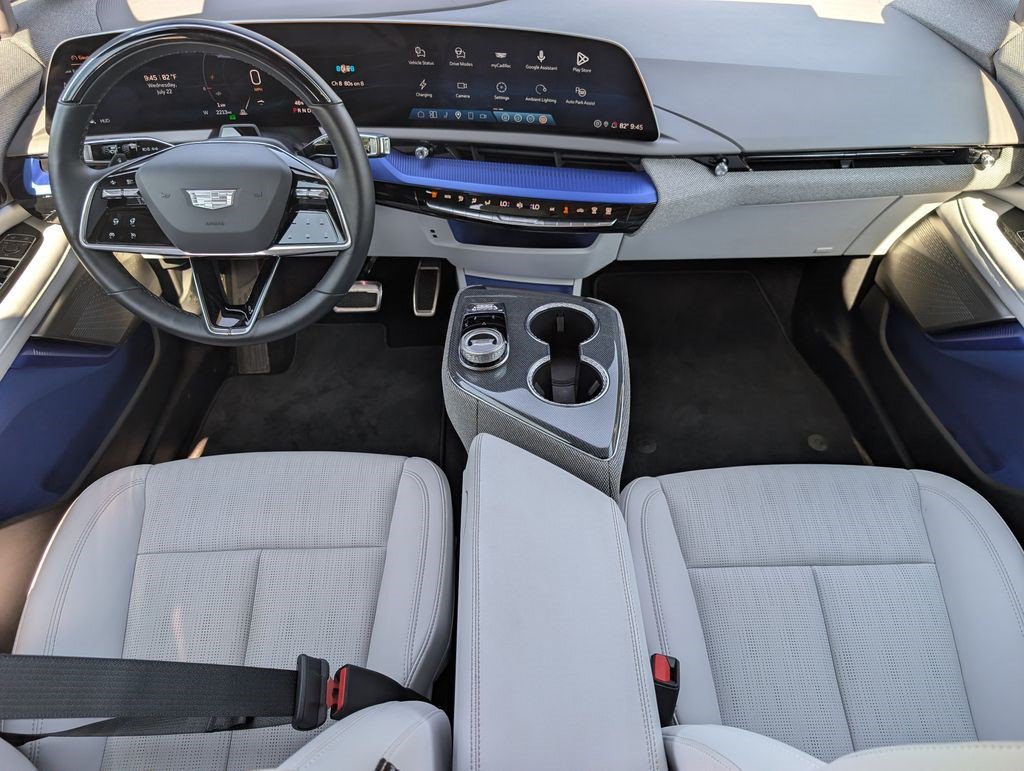 Certified 2025 Cadillac Optiq Luxury 2 AWD/4WD image 17