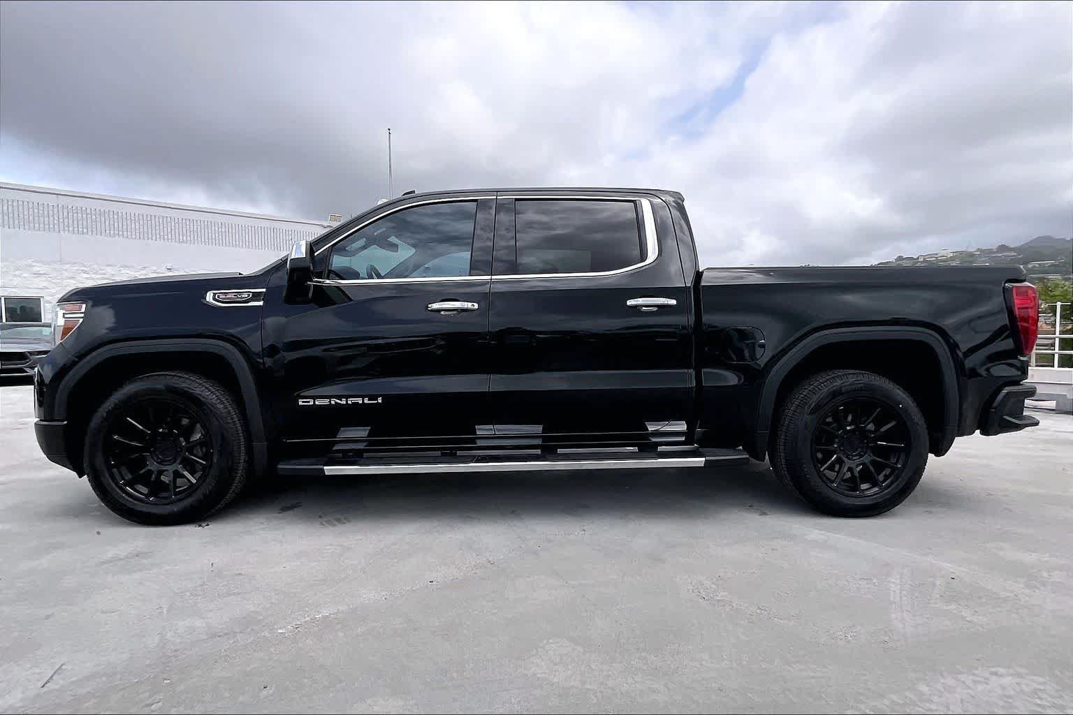 Used 2022 GMC Sierra 1500 Elevation w/ Preferred Package AWD/4WD image 3