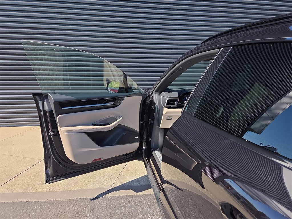 New 2025 Porsche Macan 4S Electric image 6