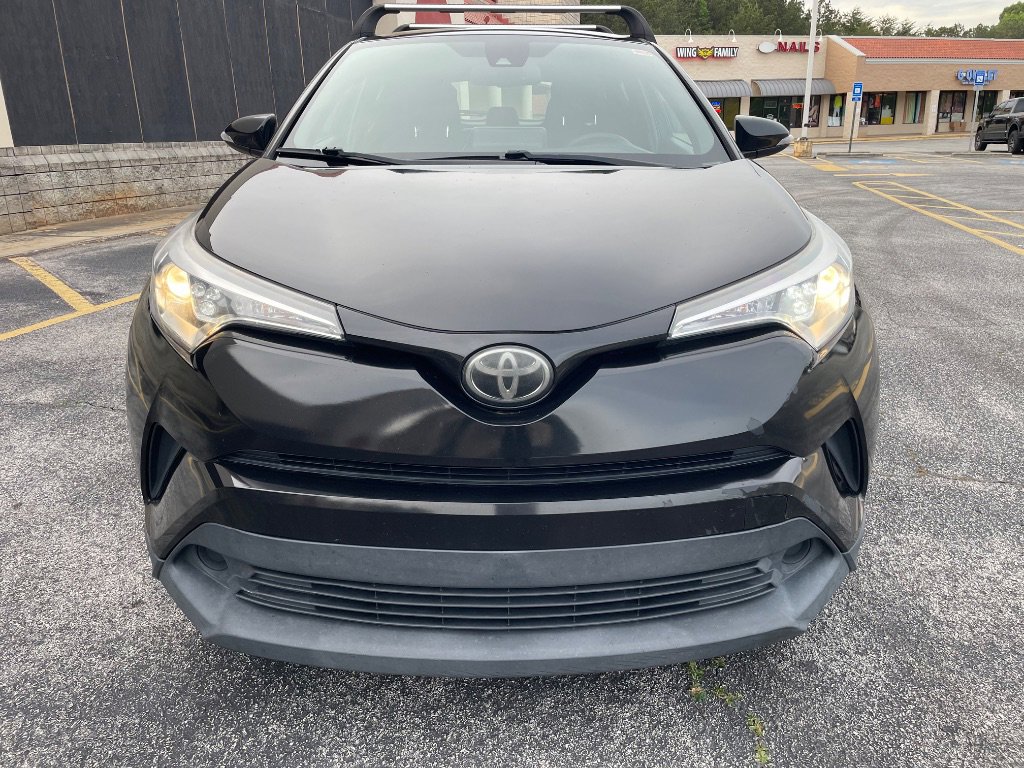 Used 2019 Toyota C-HR XLE FWD image 3