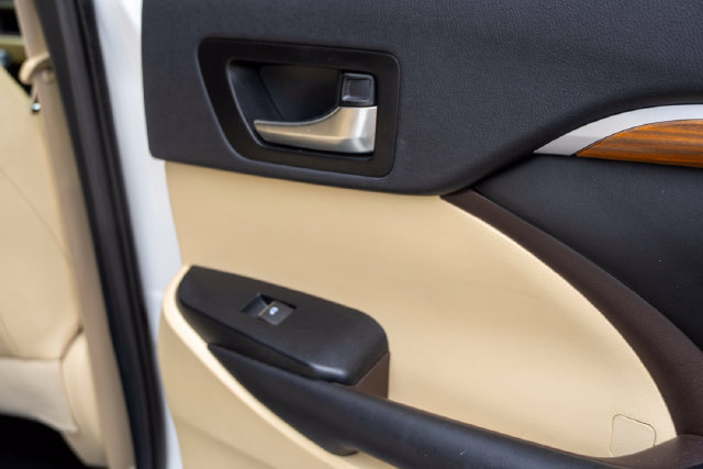 Used 2019 Toyota Highlander Limited FWD image 51