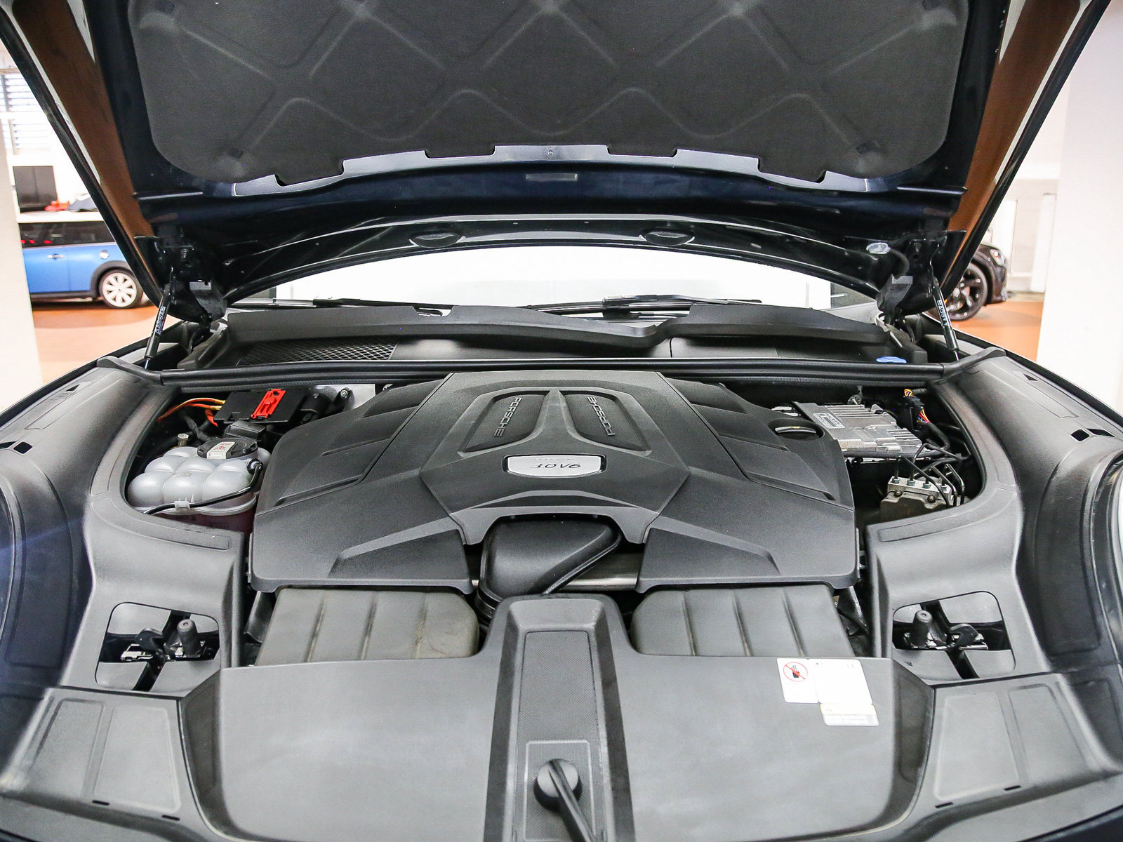 Certified 2023 Porsche Cayenne AWD/4WD image 32
