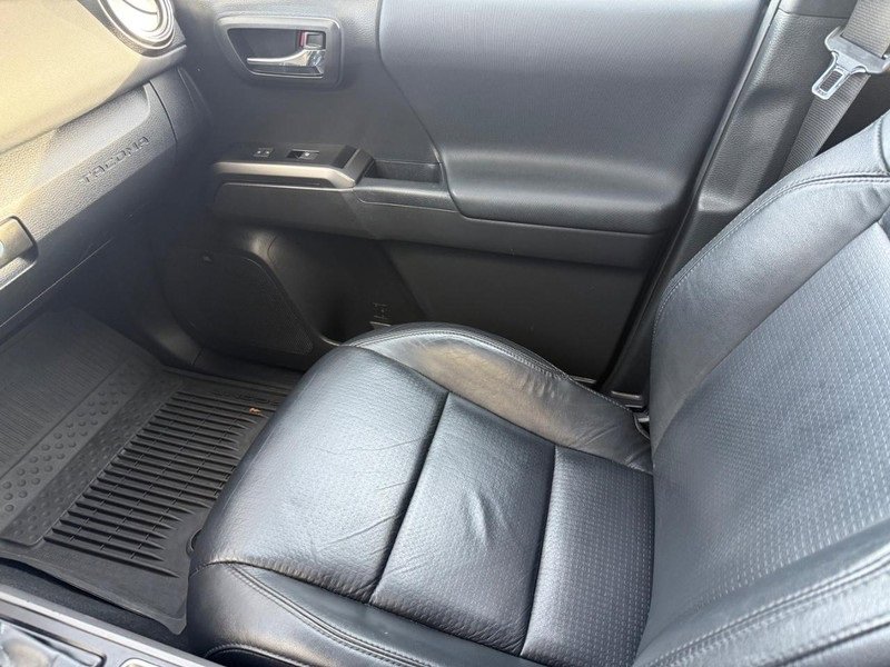 Used 2022 Toyota Tacoma TRD Sport w/ TRD Premium Sport Package image 23