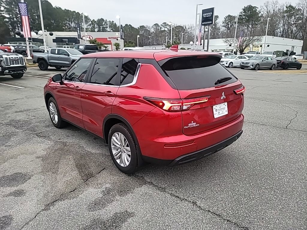 Used 2024 Mitsubishi Outlander ES image 5