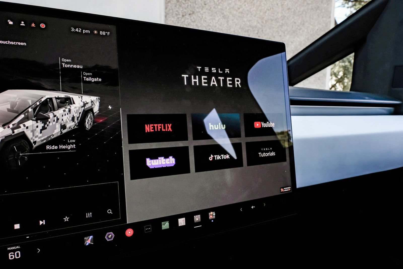 Used 2024 Tesla Cybertruck AWD Crew Cab image 40
