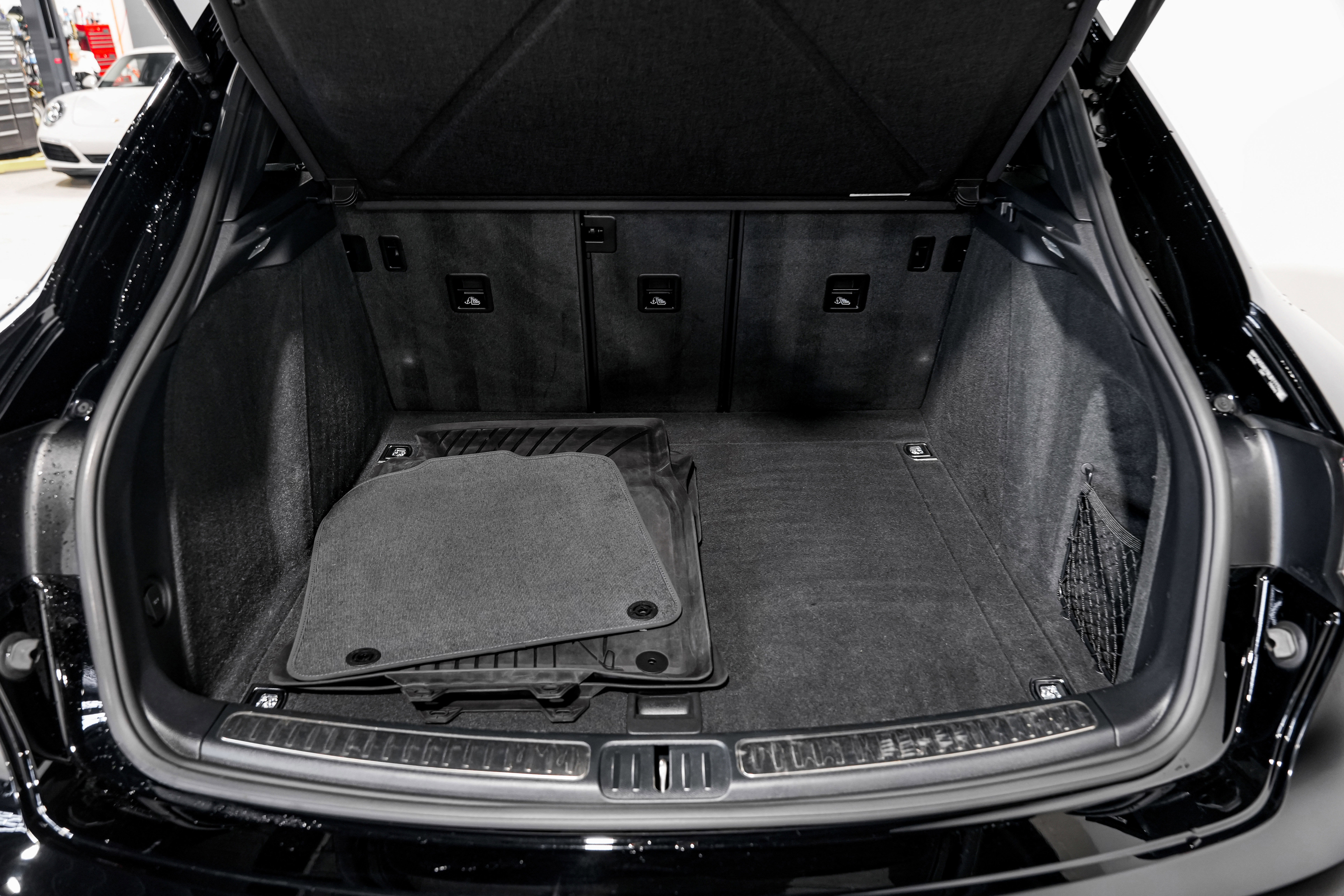 Used 2024 Porsche Macan image 46