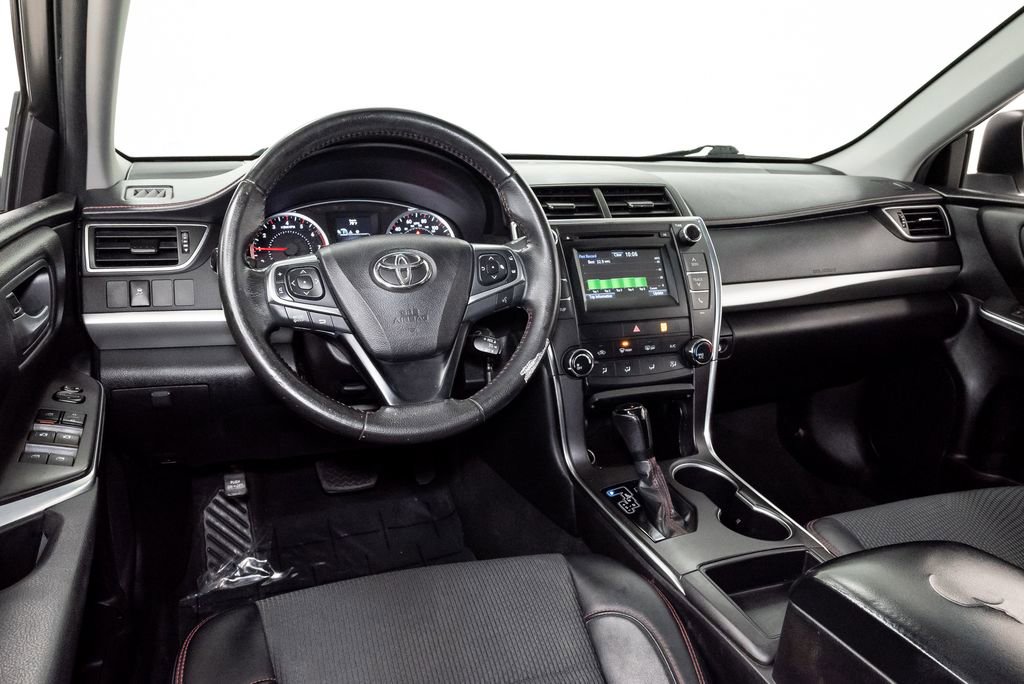 Used 2016 Toyota Camry SE image 6