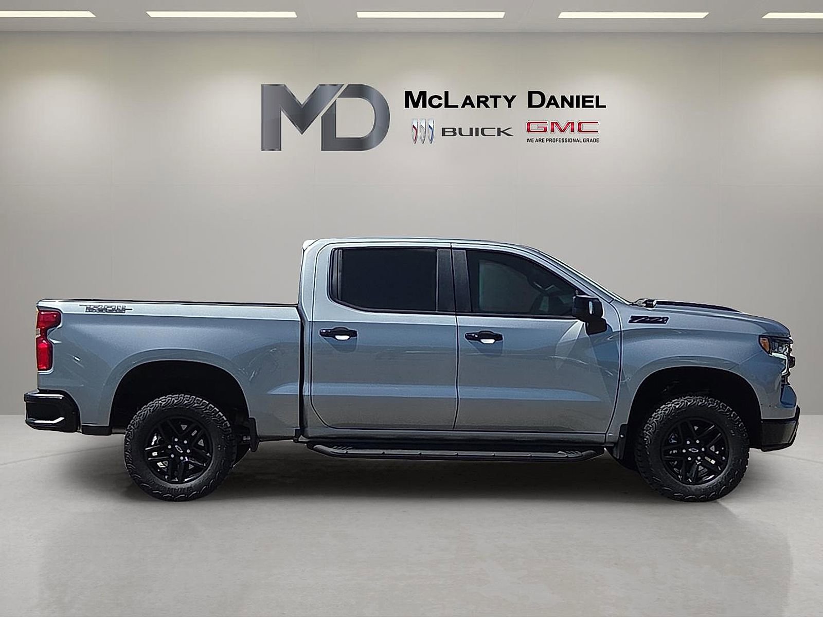 Used 2024 Chevrolet Silverado 1500 LT Trail Boss w/ LT Trail Boss Premium Package AWD/4WD image 6