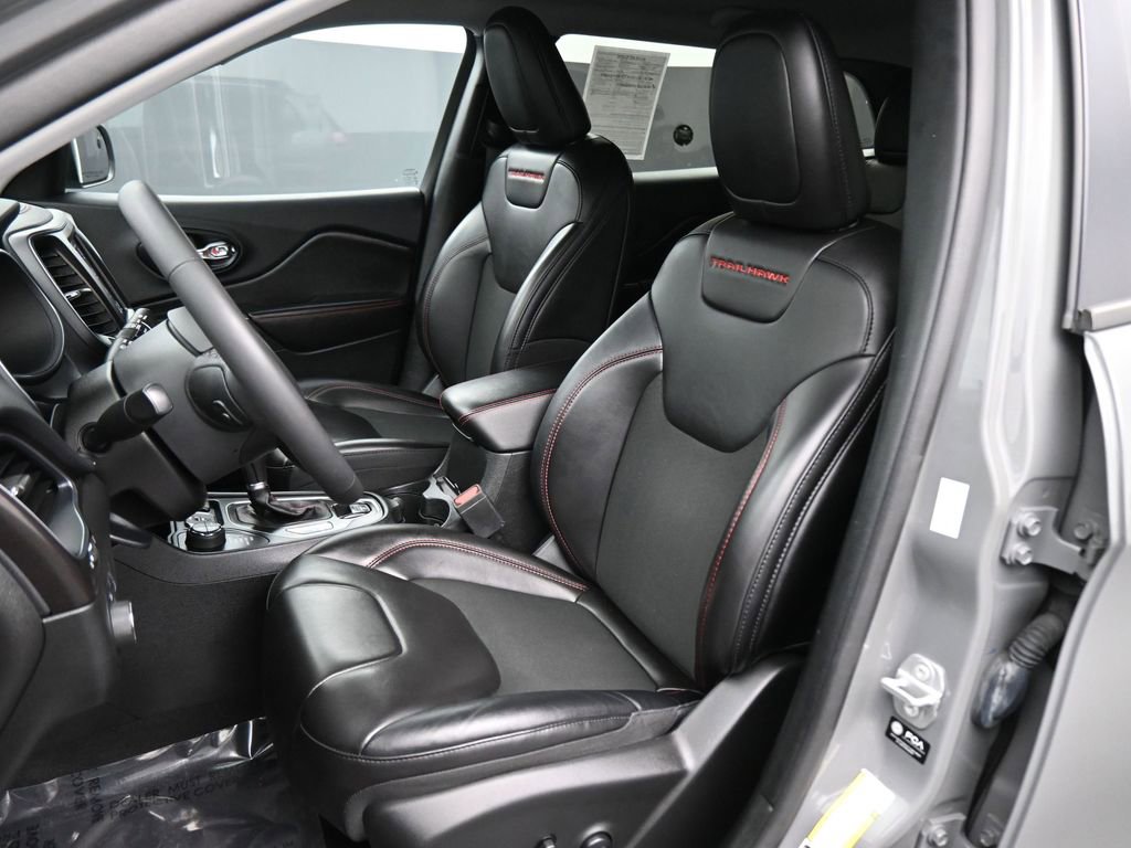Used 2022 Jeep Cherokee Trailhawk image 14