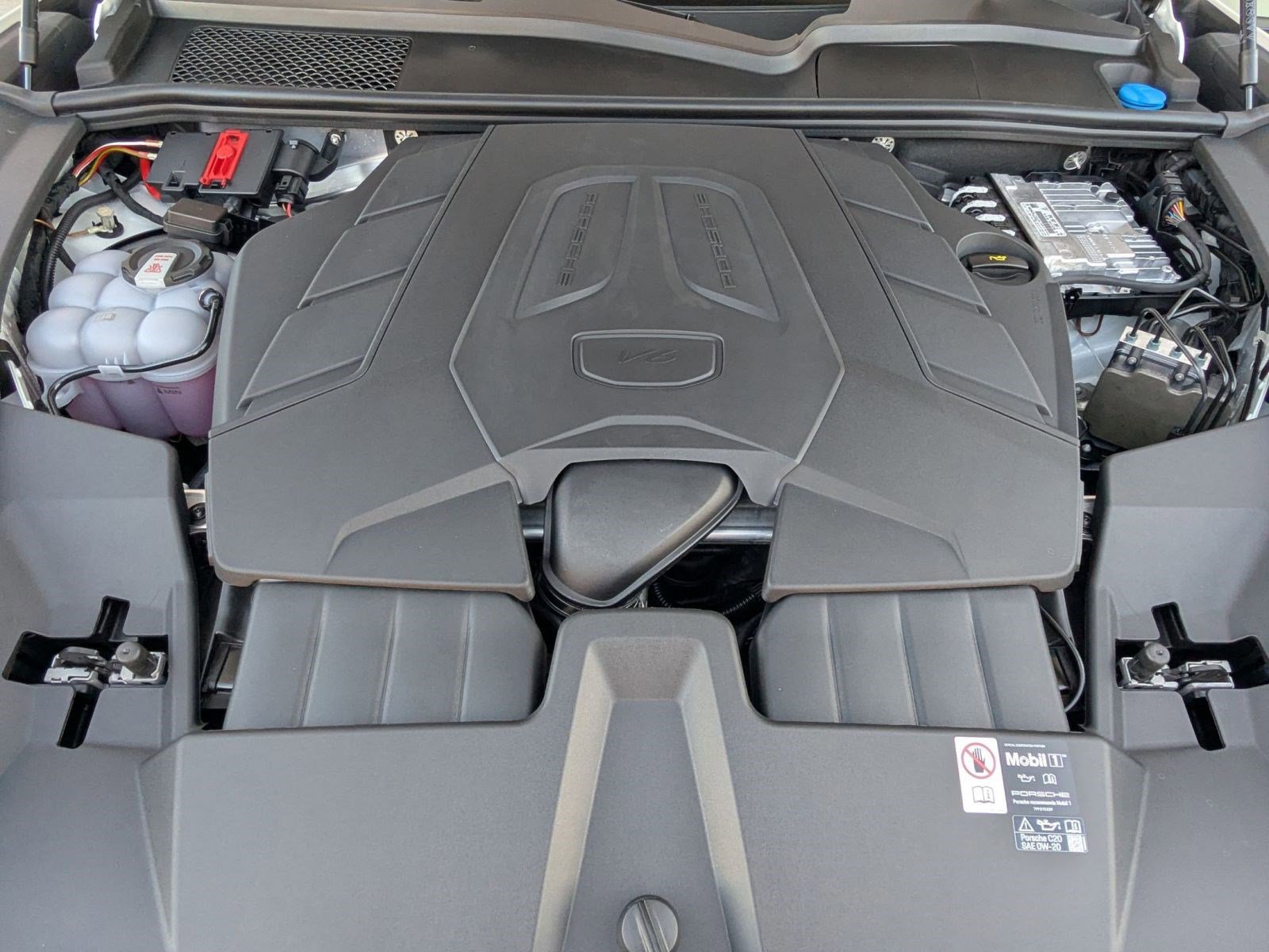 New 2026 Porsche Cayenne Coupe image 28