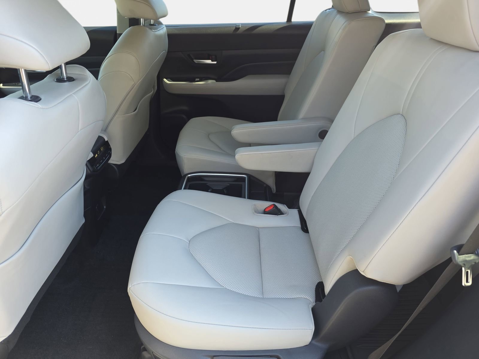 Used 2025 Toyota Grand Highlander AWD image 10