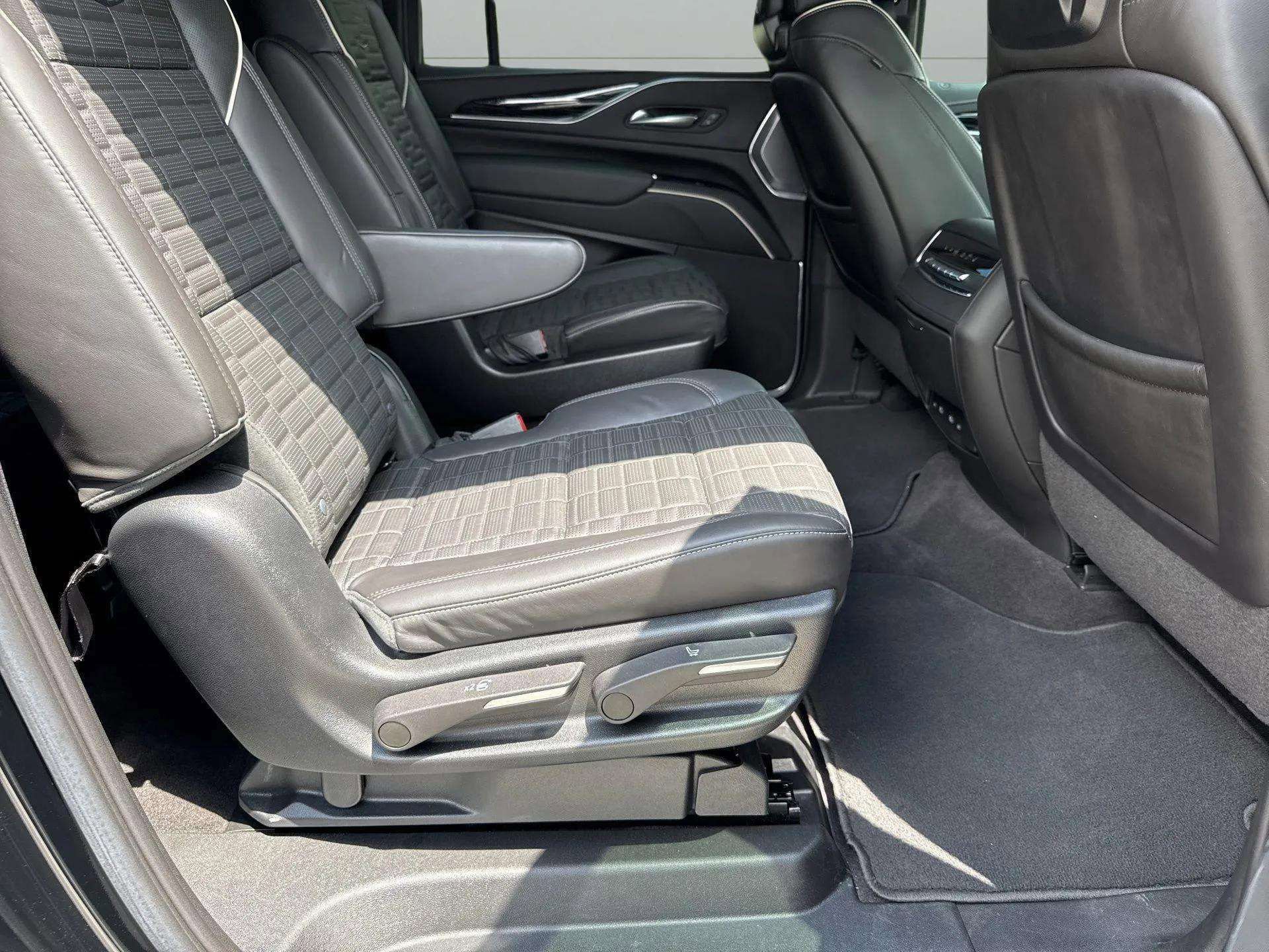 Used 2023 Cadillac Escalade ESV V AWD/4WD image 38