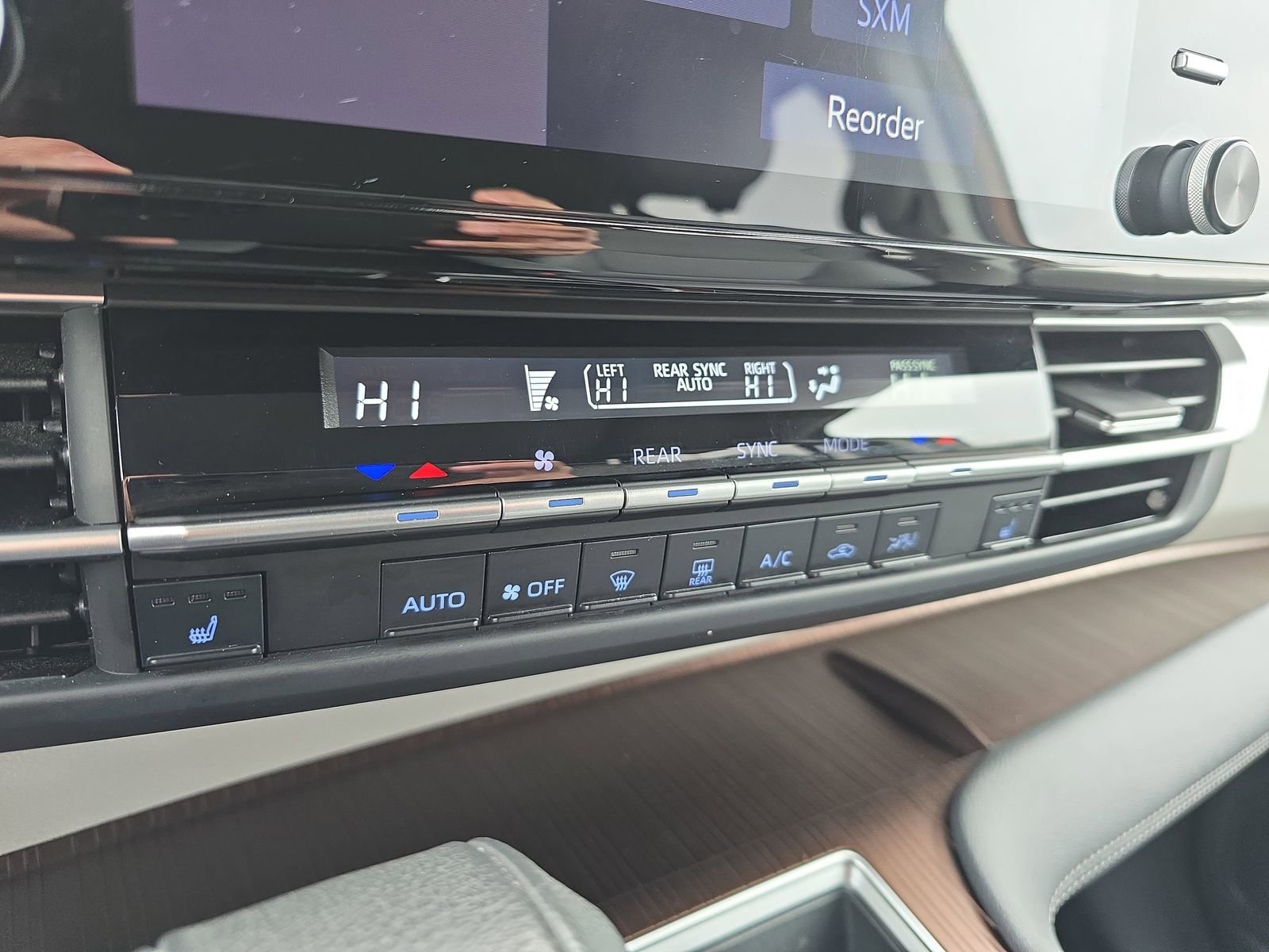 Used 2023 Toyota Sienna XLE image 25