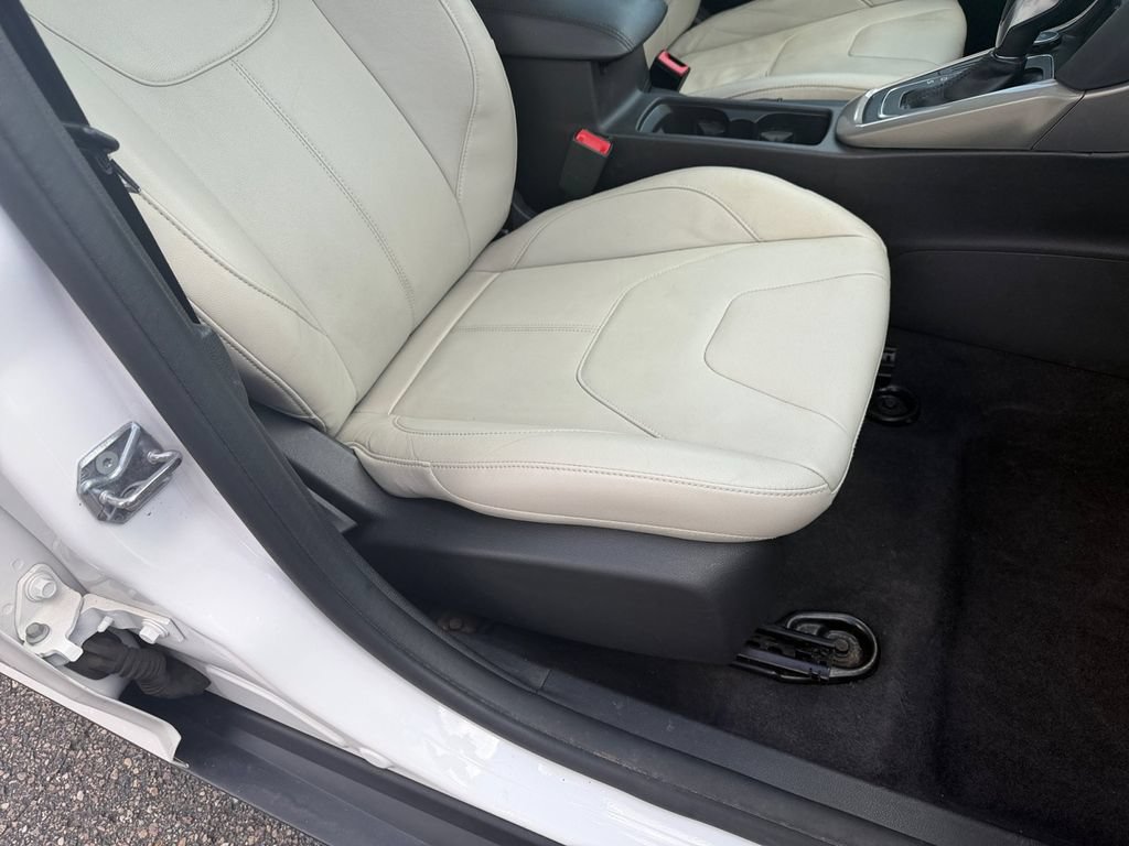 Used 2015 Ford Focus Titanium FWD image 17