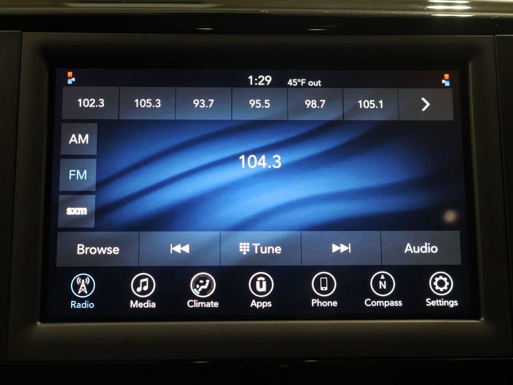 Used 2021 Chrysler Voyager LX image 27