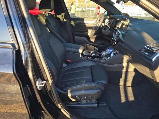 Used 2024 BMW X4 xDrive30i w/ M Sport Package image 7
