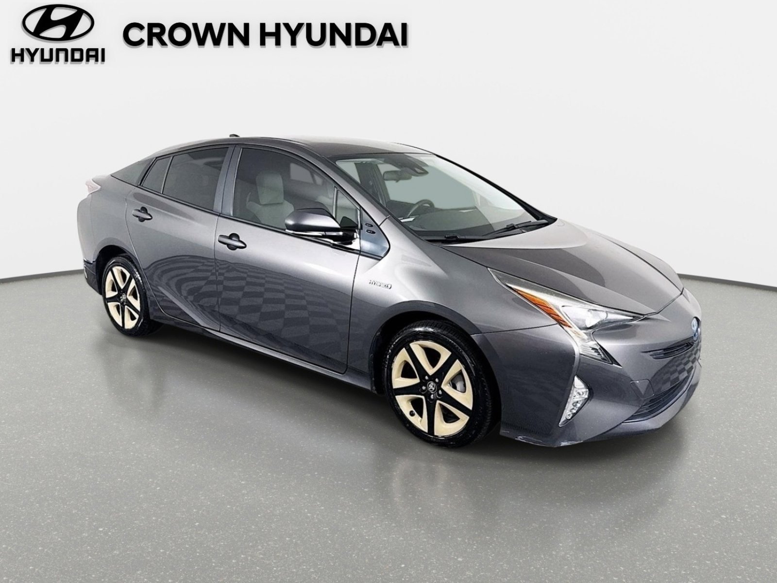 Used 2017 Toyota Prius Three Touring FWD image 4