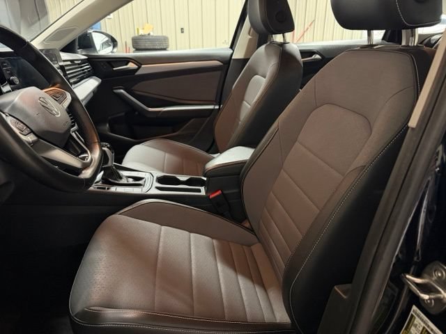 Used 2025 Volkswagen Jetta SE FWD image 13