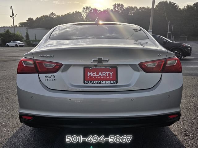 Used 2018 Chevrolet Malibu LT w/ Leather Package FWD image 4