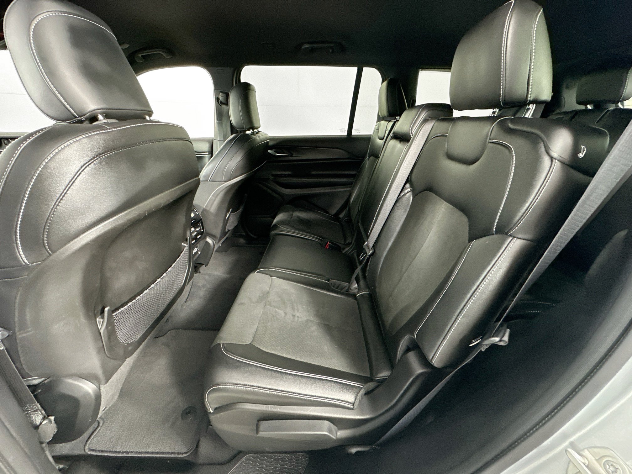 Used 2023 Jeep Grand Cherokee L Laredo RWD image 23