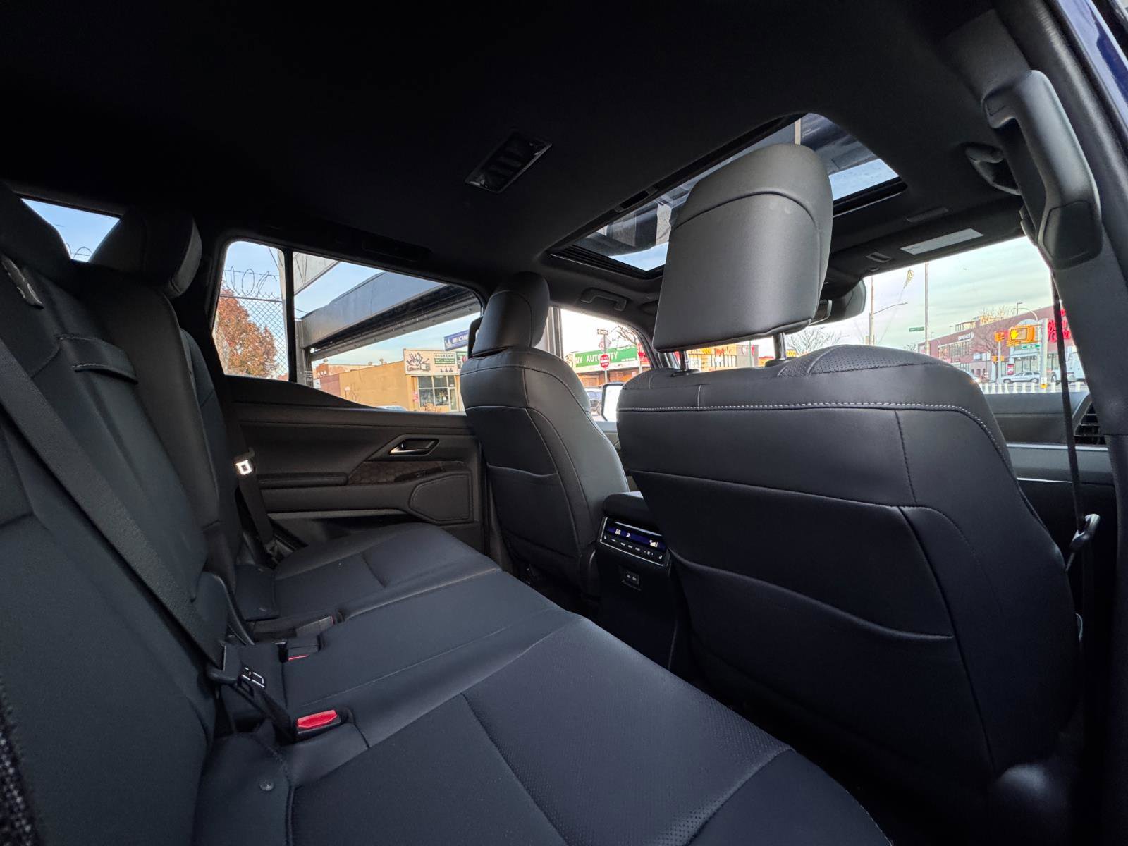 Used 2024 Lexus GX 550 GX 550 Premium w/ Accessory Package (31) image 29