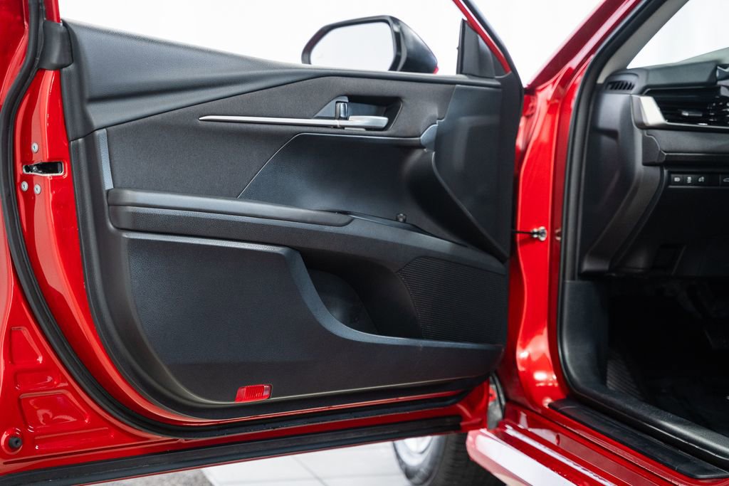 Used 2025 Toyota Camry LE image 32