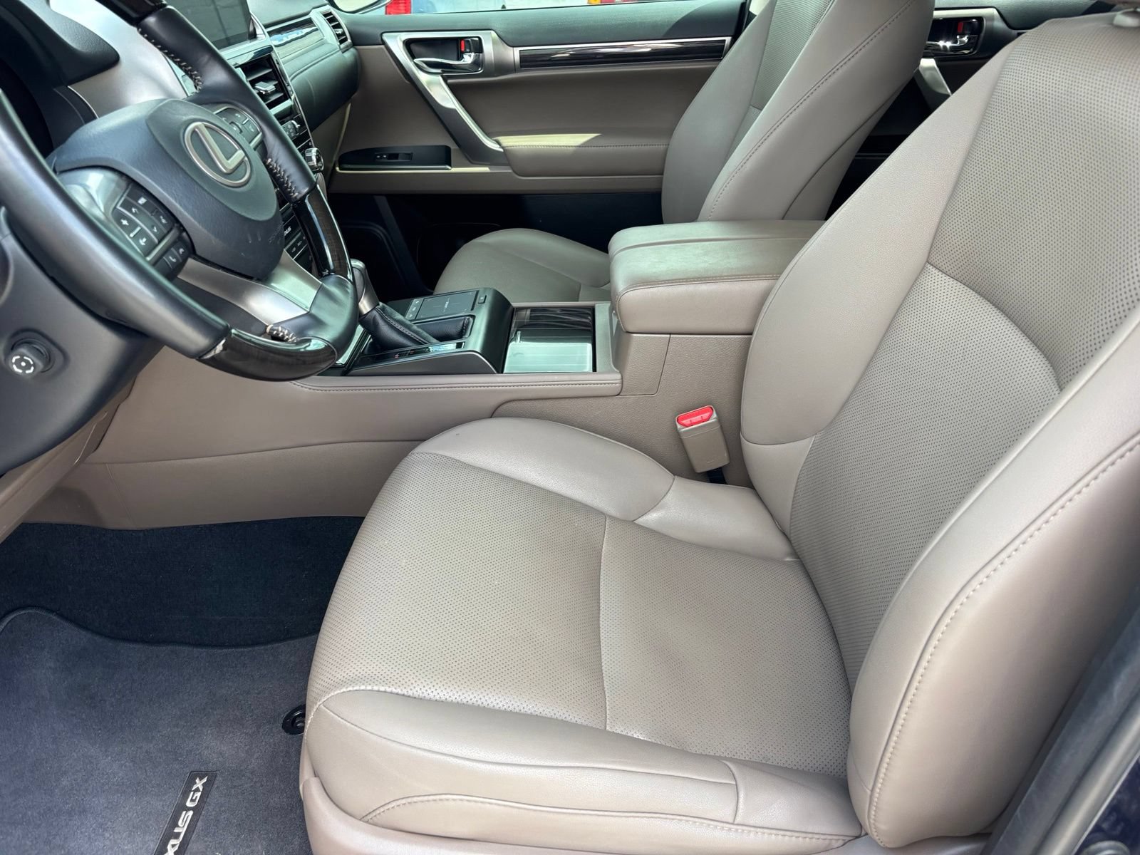 Used 2023 Lexus GX 460 Premium w/ Accessory Package AWD/4WD image 12