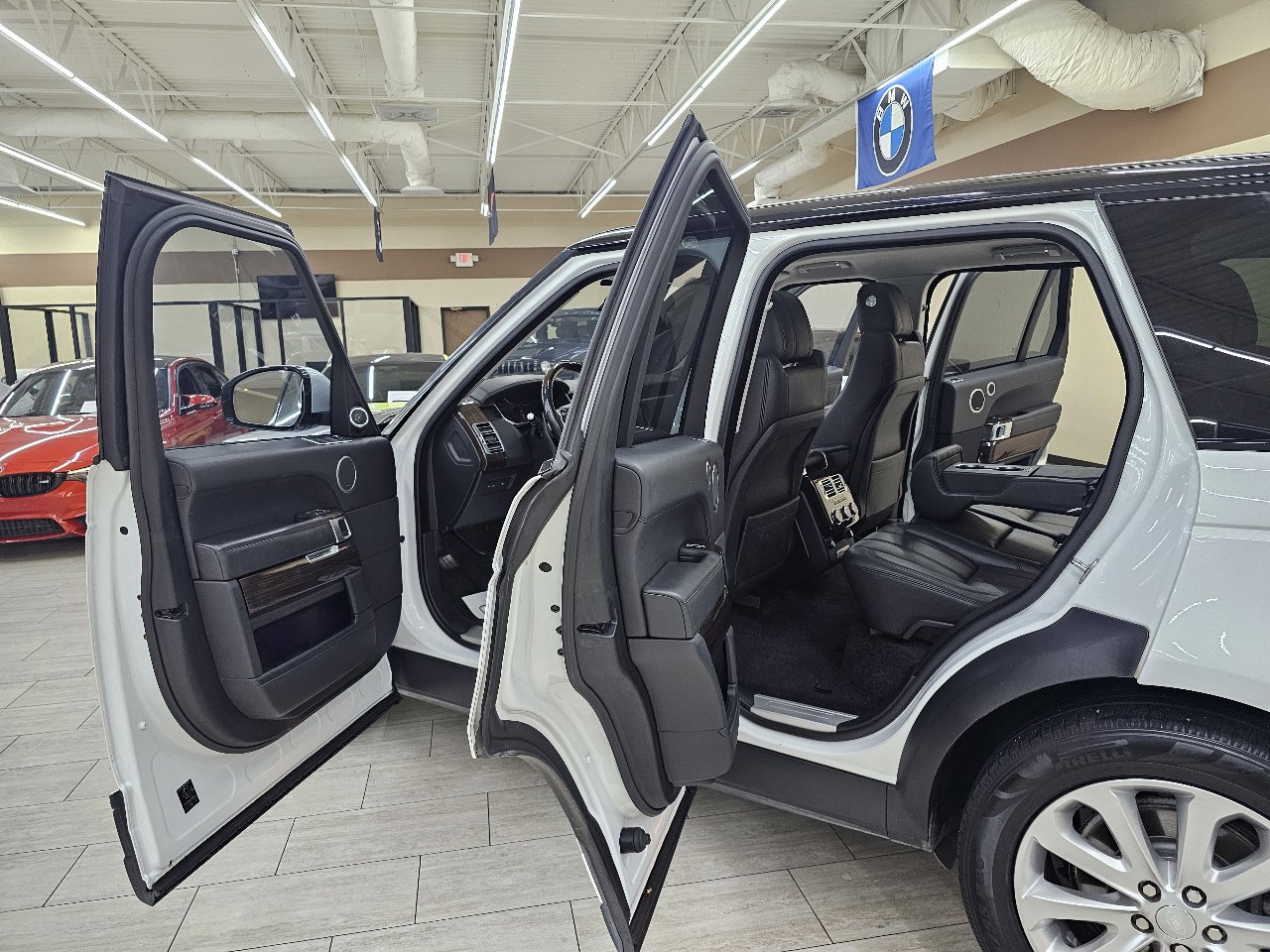 Used 2016 Land Rover Range Rover HSE image 17