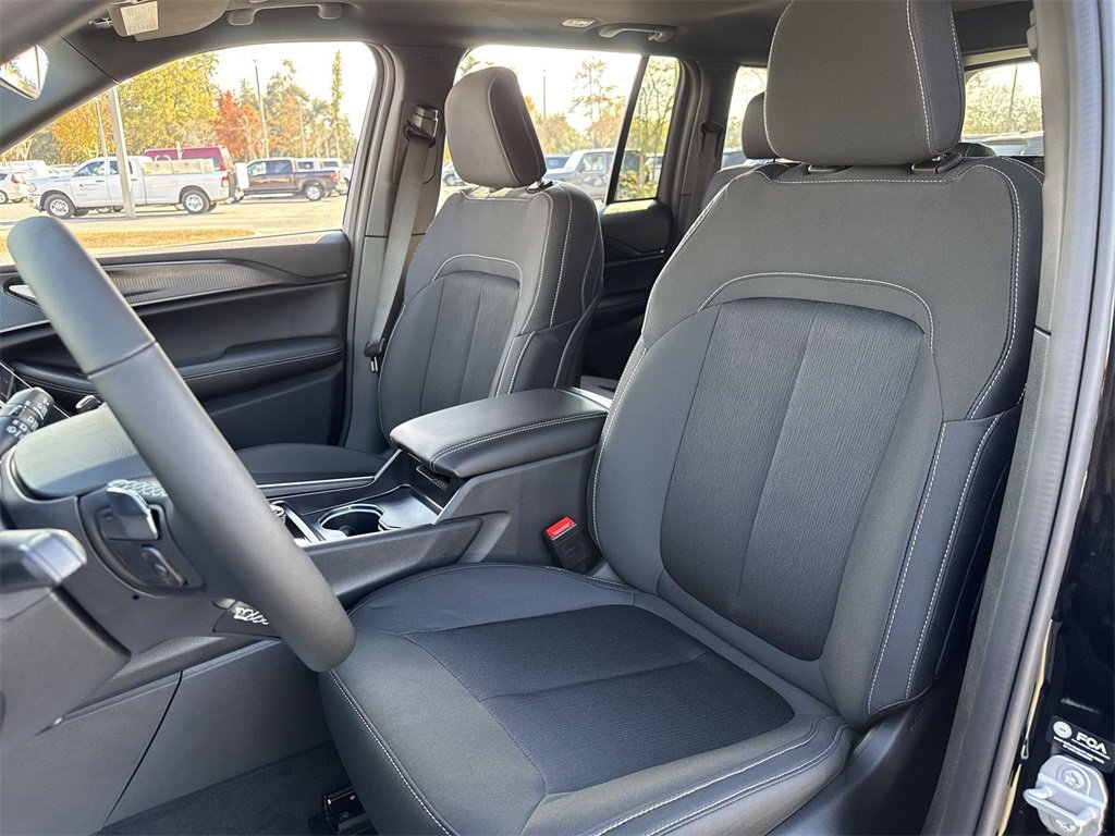 New 2025 Jeep Grand Cherokee Laredo X w/ Luxury Tech Group I image 11