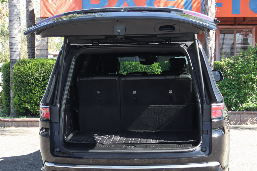 Used 2024 Jeep Wagoneer Series II RWD image 8