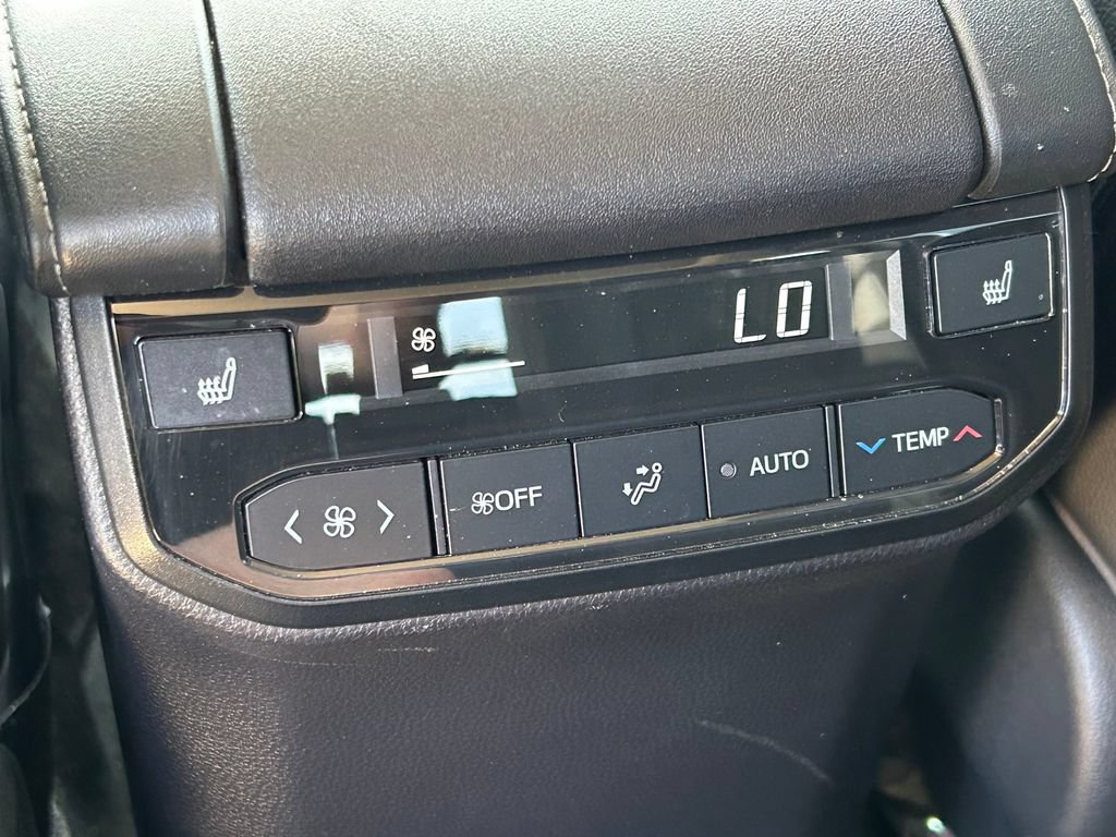 Used 2023 Toyota Highlander Platinum FWD image 27