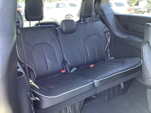 New 2027 Chrysler Pacifica Limited FWD image 36