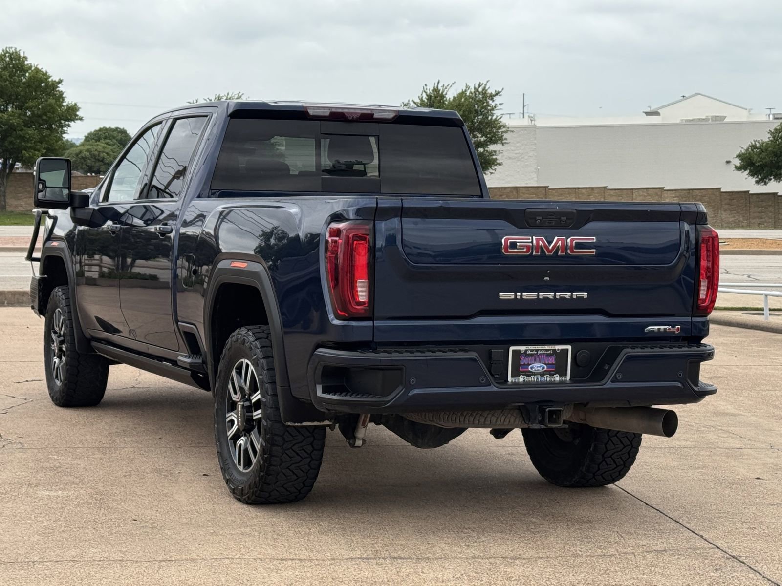 Used 2023 GMC Sierra 2500 AT4 w/ AT4 Premium Plus Package image 6