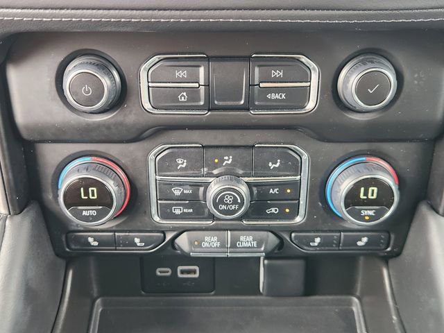Used 2024 Chevrolet Suburban Z71 w/ Luxury Package image 18