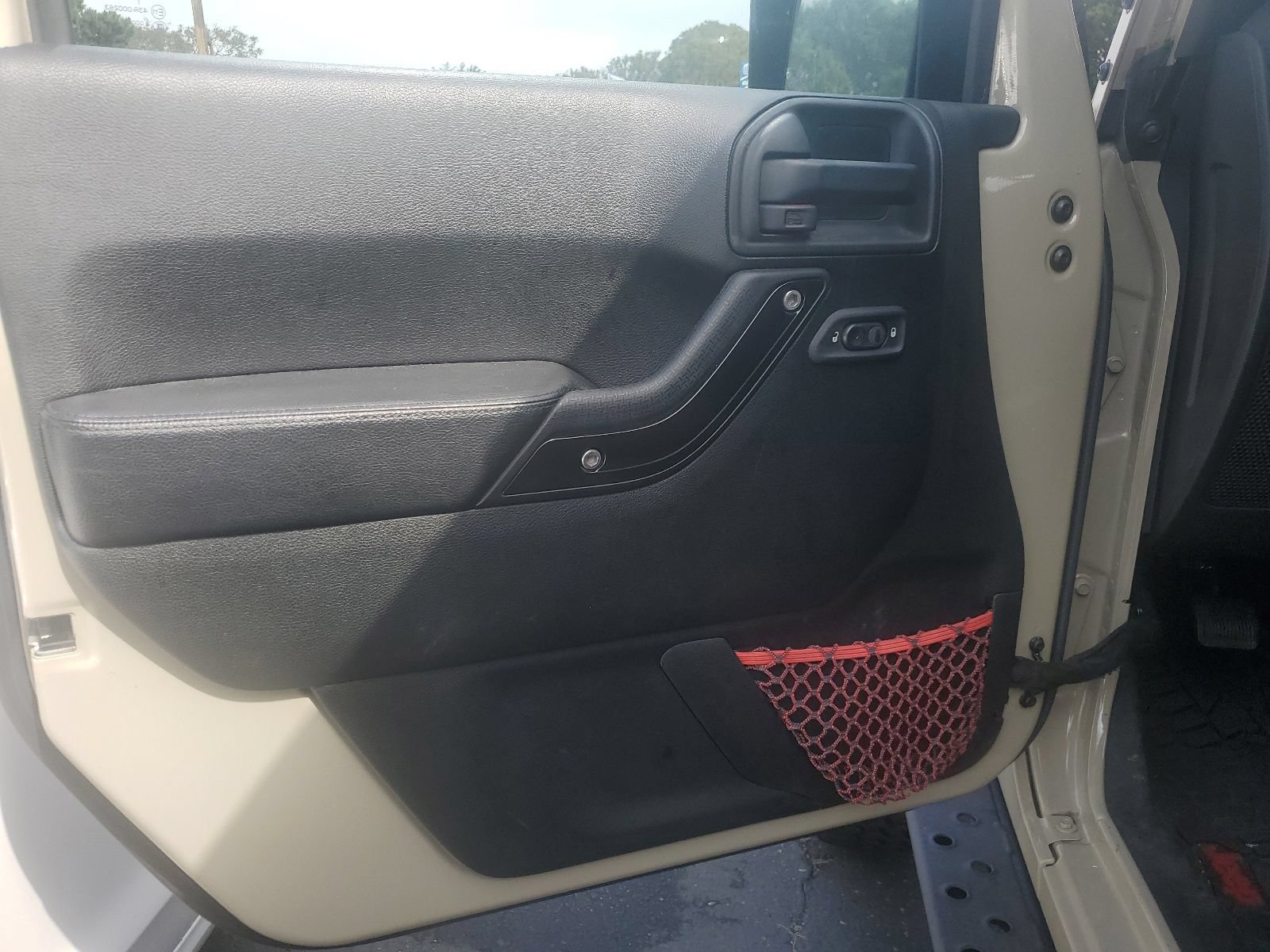 Used 2017 Jeep Wrangler Rubicon AWD/4WD image 13