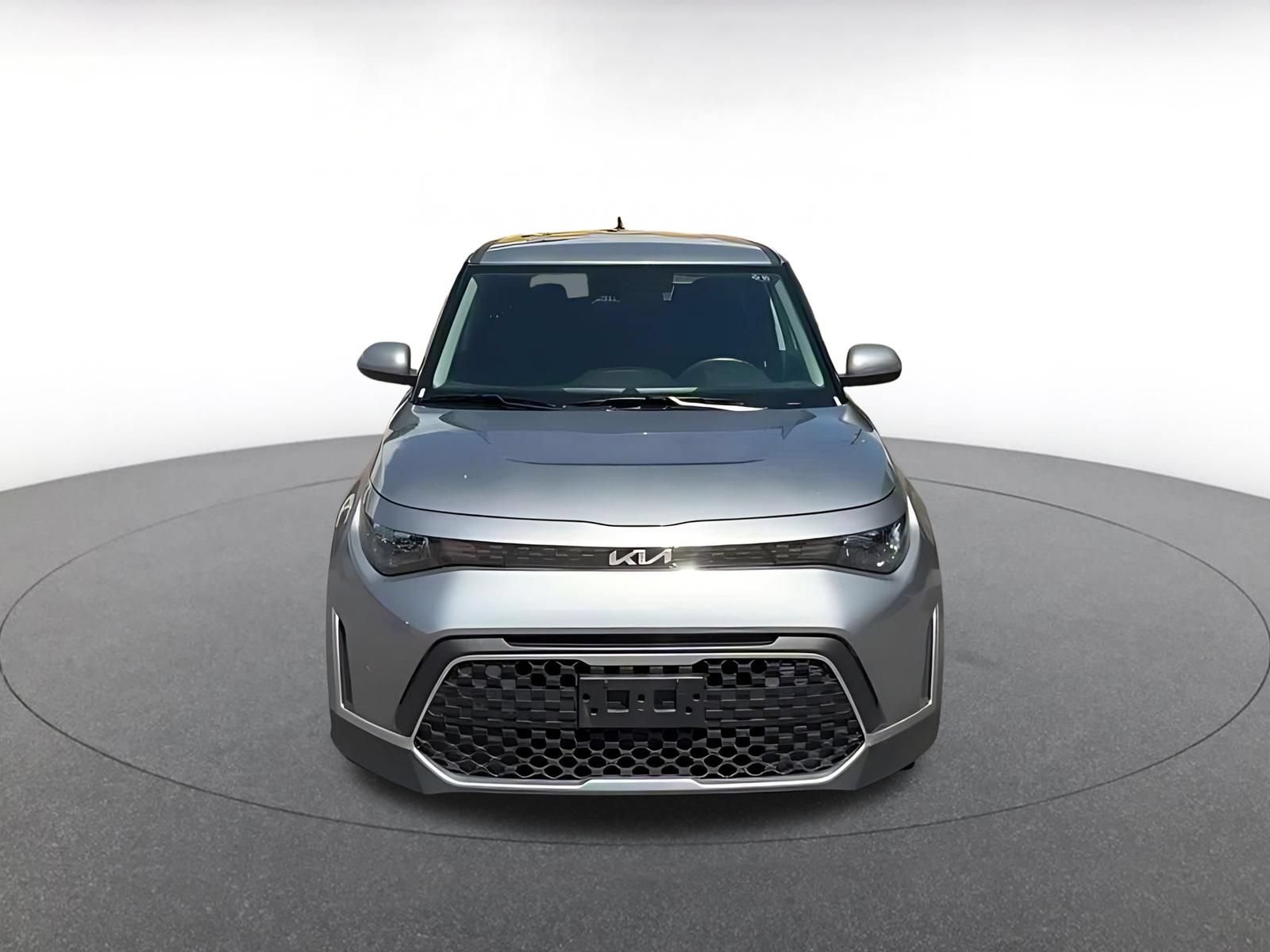 Used 2025 Kia Soul LX w/ LX Technology Package FWD image 4