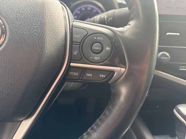 Used 2022 Toyota Camry XLE image 11