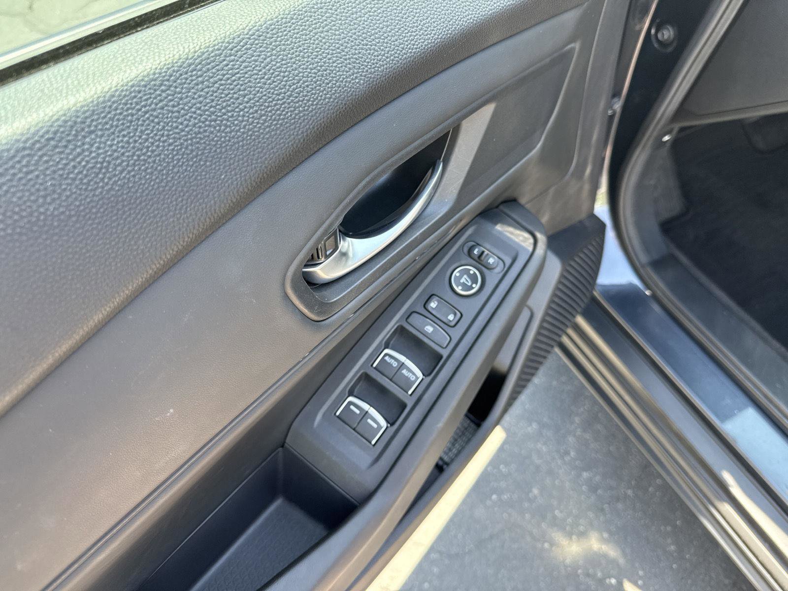 Used 2023 Honda Accord EX image 12
