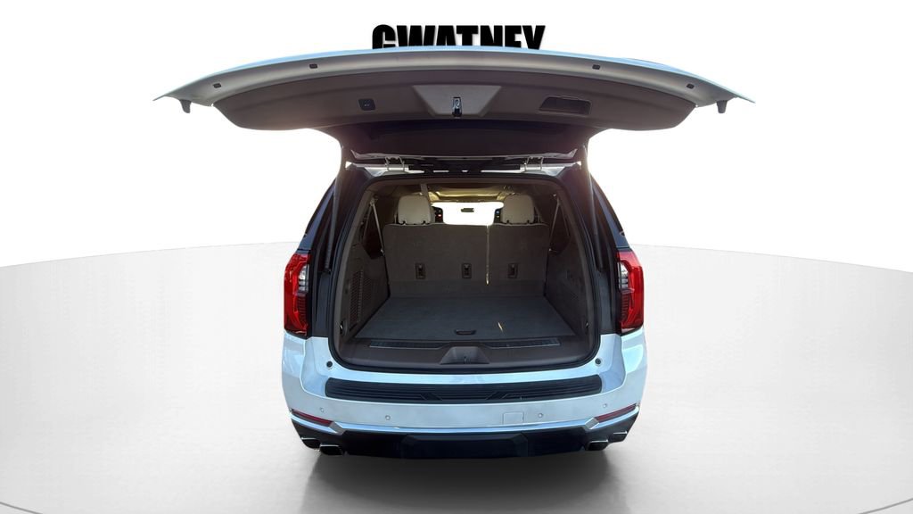 Used 2025 GMC Yukon XL Denali w/ Denali Reserve Package image 15