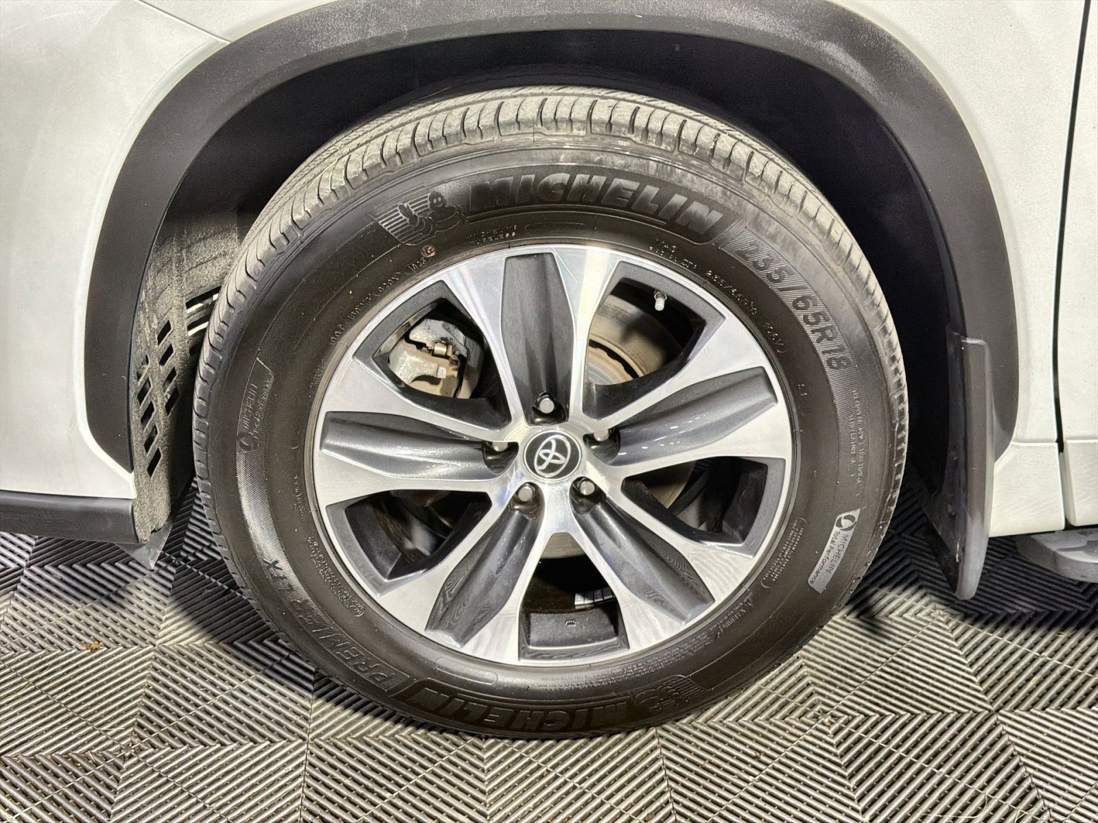 Used 2023 Toyota Highlander XLE image 20