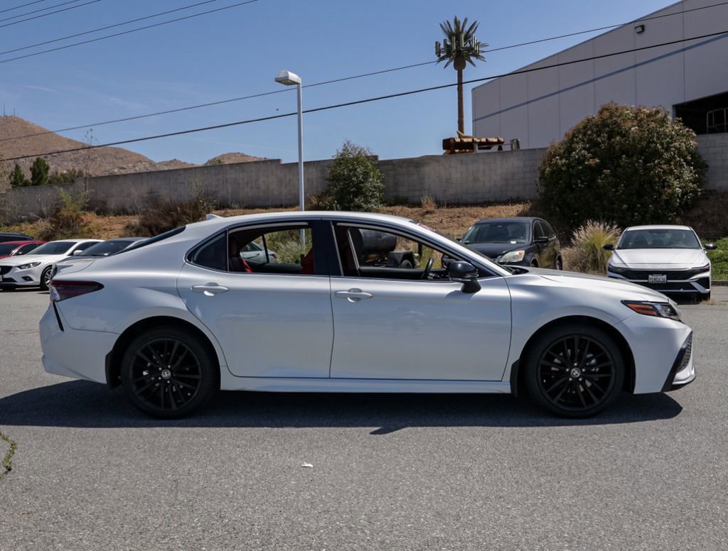 Used 2022 Toyota Camry XSE FWD image 3