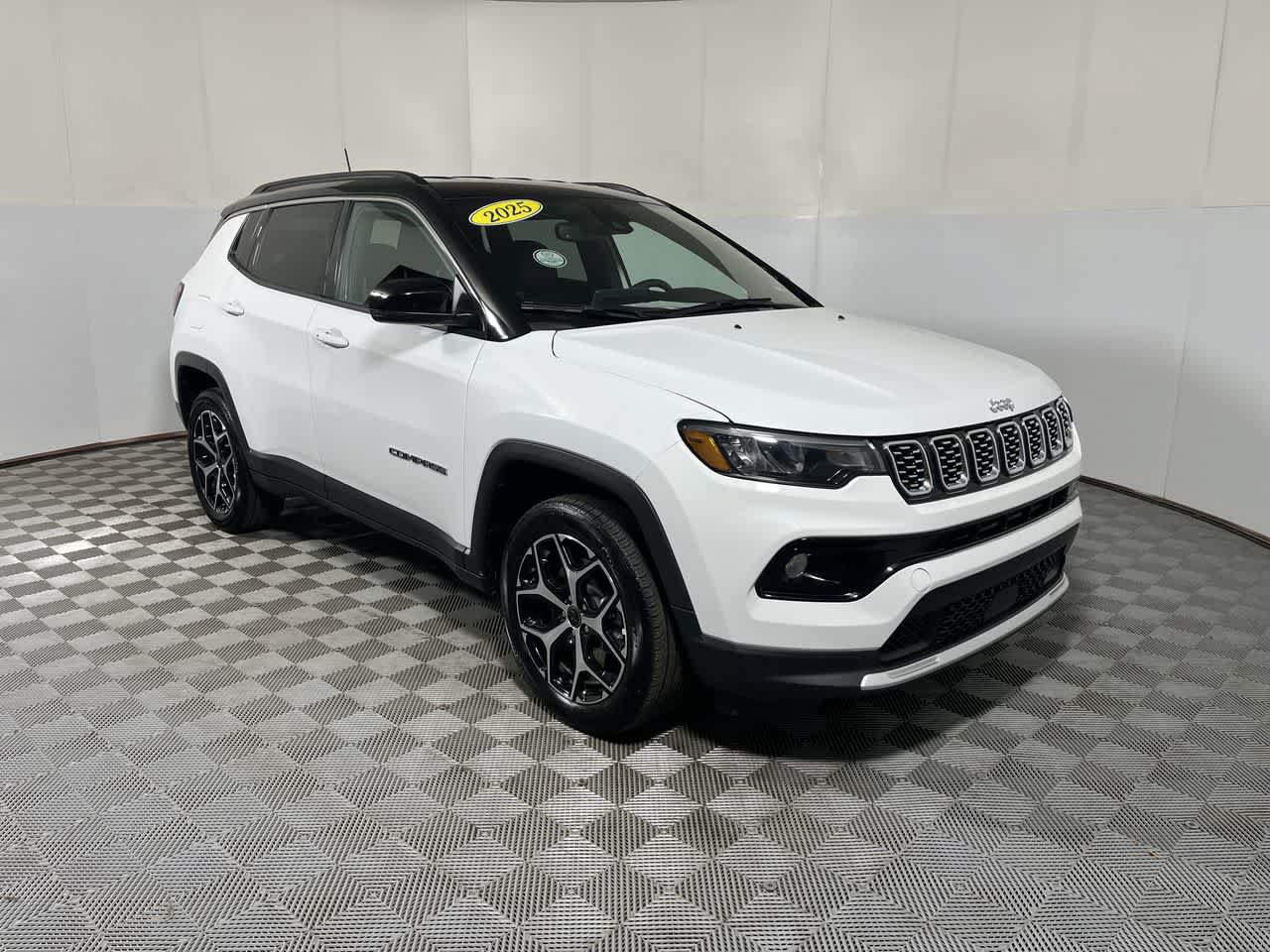 Used 2025 Jeep Compass Limited AWD/4WD image 2