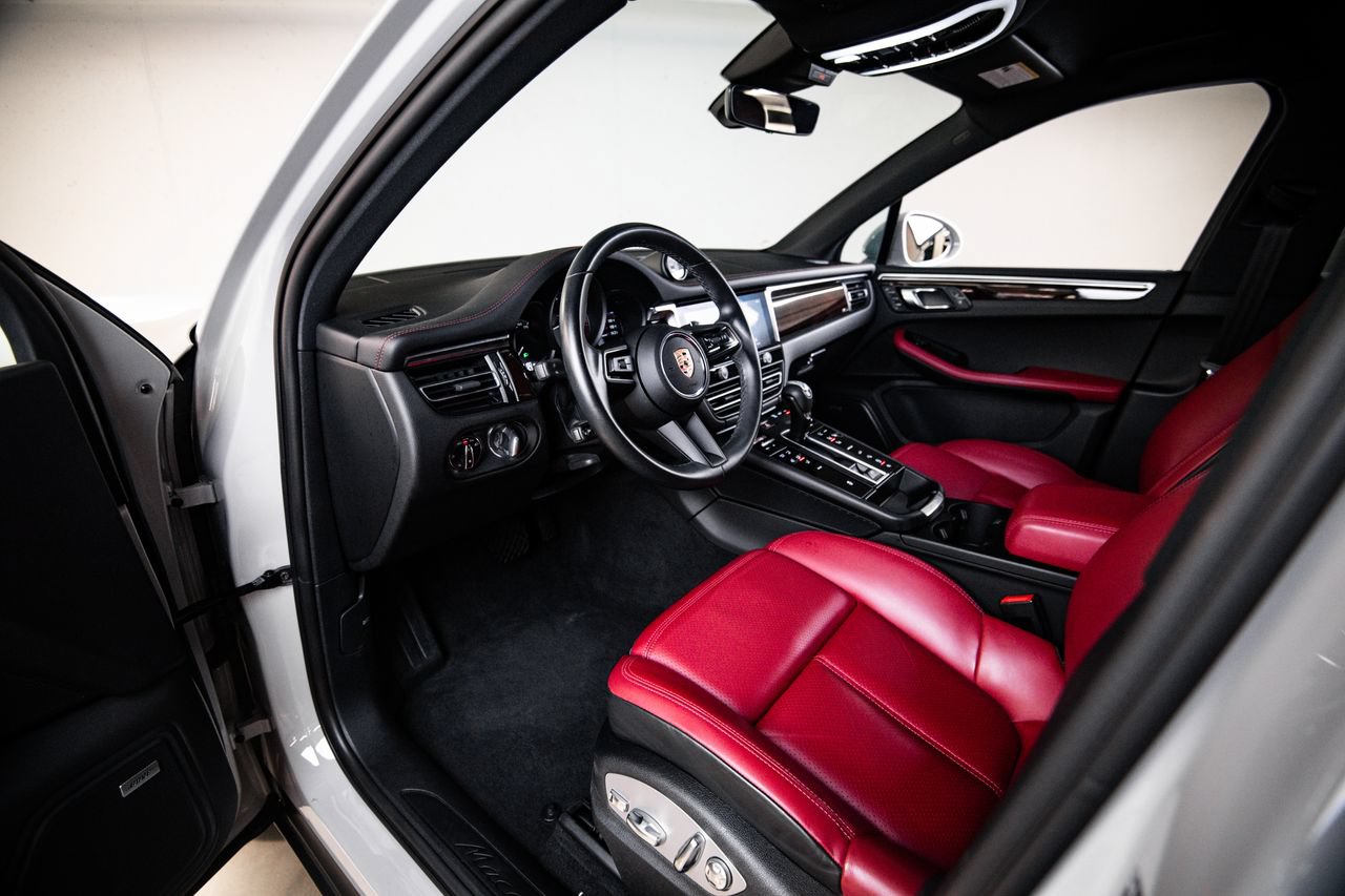 Certified 2023 Porsche Macan AWD/4WD image 4