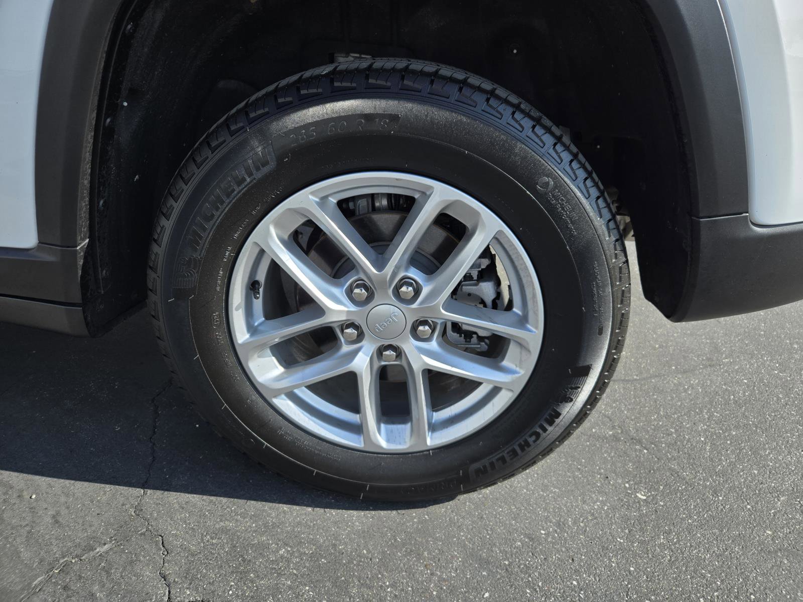 Used 2025 Jeep Grand Cherokee Laredo X image 34