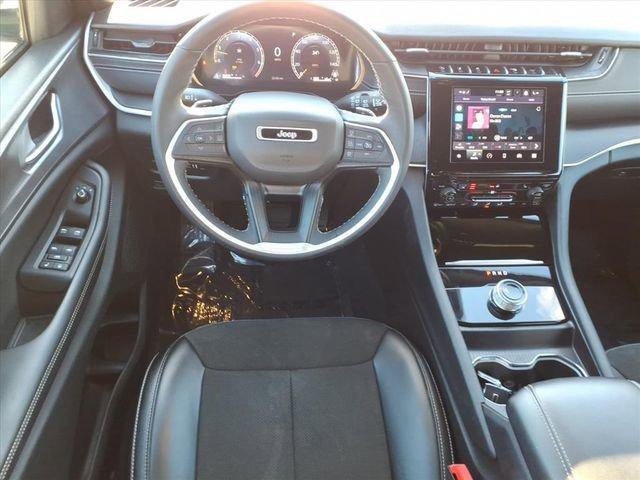 Used 2024 Jeep Grand Cherokee L Laredo image 9