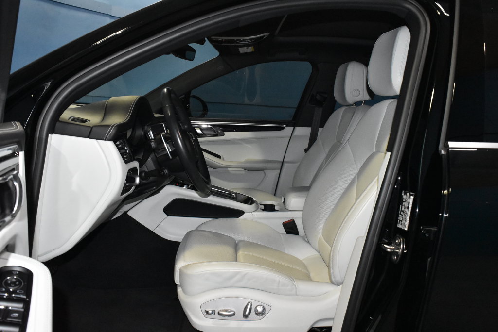 Used 2023 Porsche Macan AWD/4WD image 8